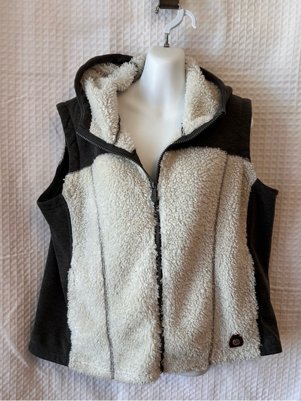 Dover Saddlery Women’s Durham Sherpa Vest Cream and Dark Gray Size XL